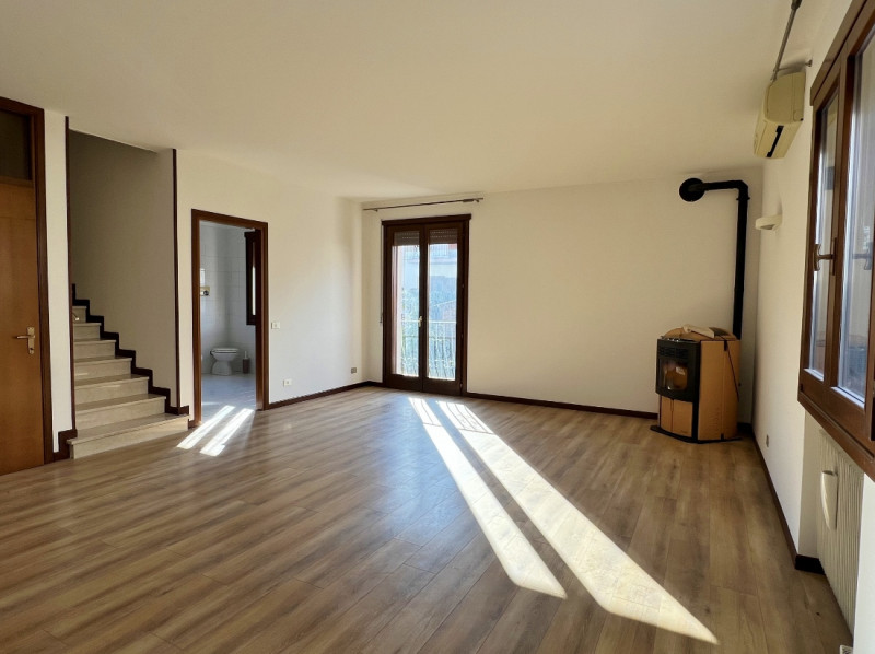 BIFAMILIARE AFFIANCATA CON 4 CAMERE, GIARDINO E GARAGE DOPPIO, IN VENDITA A EURO 395.000, ZONA NO...