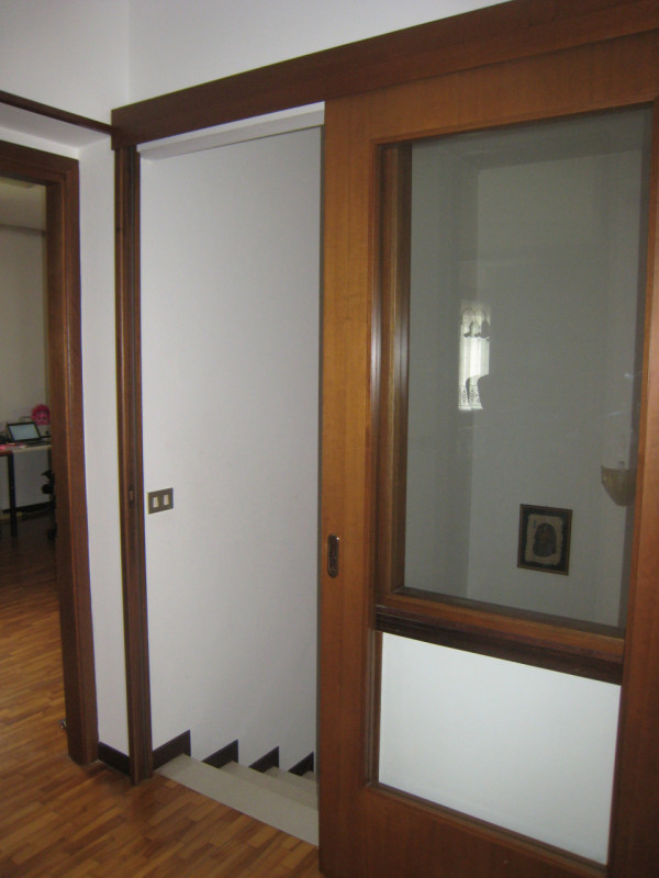 BIFAMILIARE AFFIANCATA CON 4 CAMERE, GIARDINO E GARAGE DOPPIO, IN VENDITA A EURO 395.000, ZONA NO...