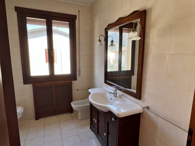 BIFAMILIARE AFFIANCATA CON 4 CAMERE, GIARDINO E GARAGE DOPPIO, IN VENDITA A EURO 395.000, ZONA NO...