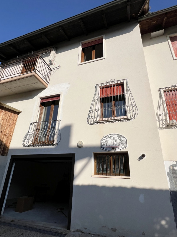 BIFAMILIARE AFFIANCATA CON 4 CAMERE, GIARDINO E GARAGE DOPPIO, IN VENDITA A EURO 395.000, ZONA NO...