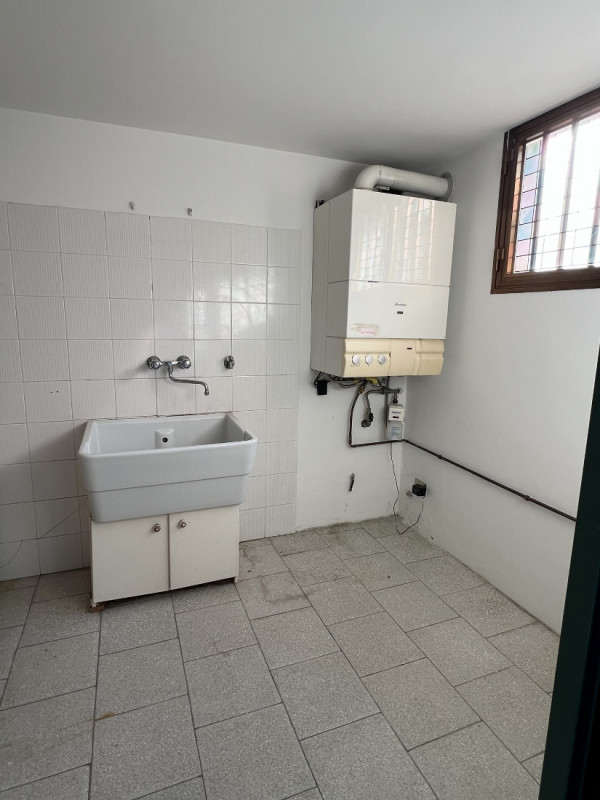 BIFAMILIARE AFFIANCATA CON 4 CAMERE, GIARDINO E GARAGE DOPPIO, IN VENDITA A EURO 395.000, ZONA NO...