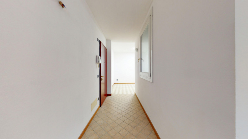 Proponiamo in vendita un grazioso bilocale situato nel cuore di San Felice, in una posizione stra...