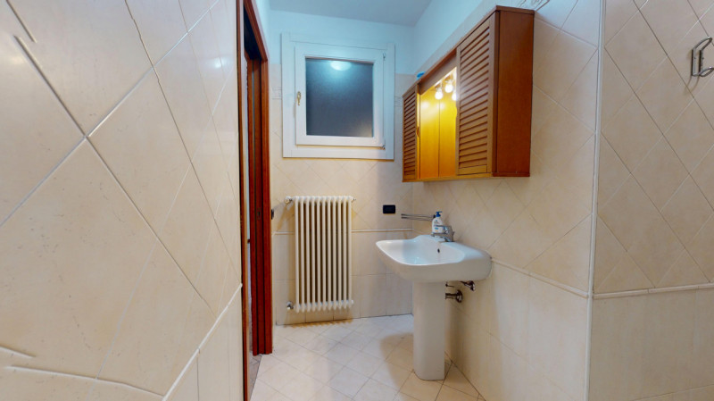 Proponiamo in vendita un grazioso bilocale situato nel cuore di San Felice, in una posizione stra...