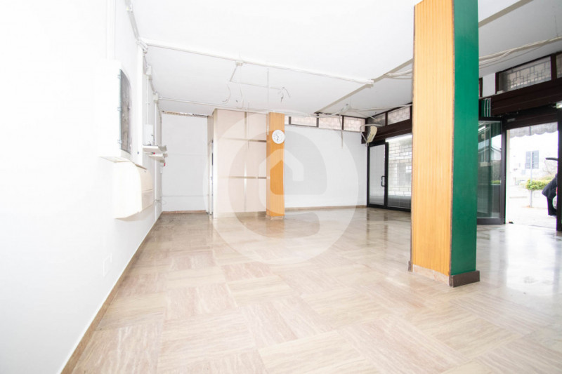 In una posizione strategica nel cuore di Cadoneghe, proponiamo in vendita un negozio-ufficio al p...