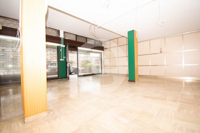 In una posizione strategica nel cuore di Cadoneghe, proponiamo in vendita un negozio-ufficio al p...