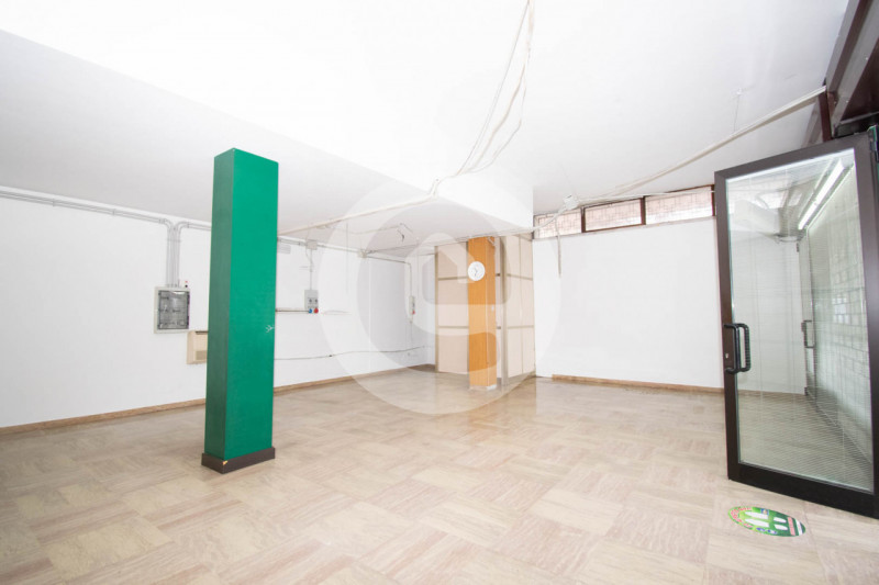 In una posizione strategica nel cuore di Cadoneghe, proponiamo in vendita un negozio-ufficio al p...