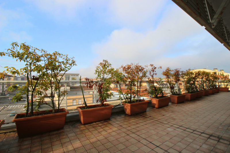 Proponiamo in vendita un elegante attico situato in Viale Verona, in una posizione strategica che...