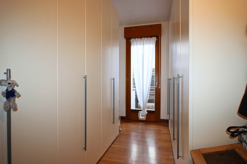 Proponiamo in vendita un elegante attico situato in Viale Verona, in una posizione strategica che...