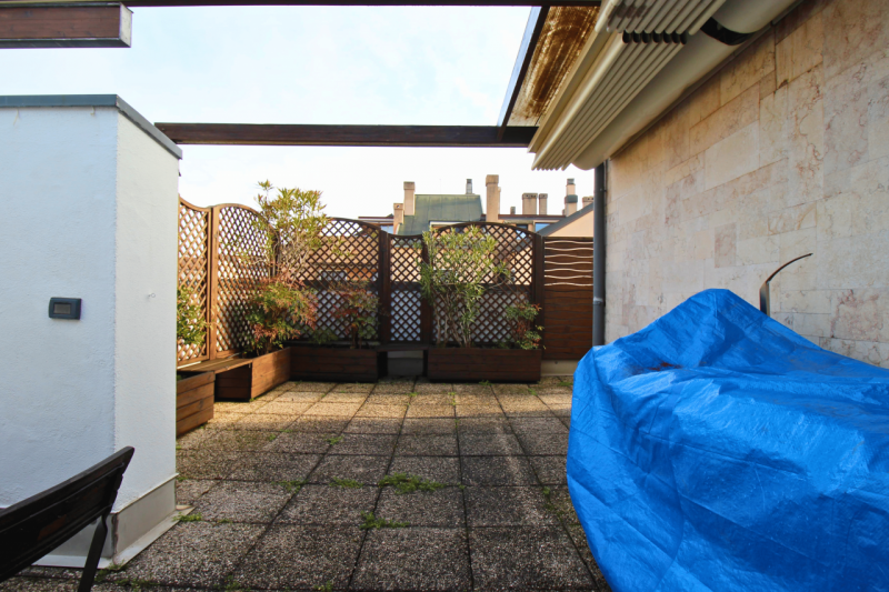 Proponiamo in vendita un elegante attico situato in Viale Verona, in una posizione strategica che...