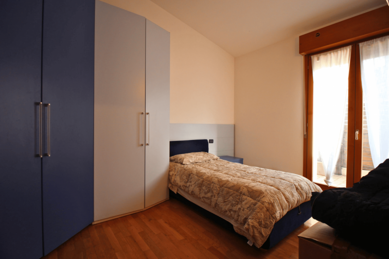 Proponiamo in vendita un elegante attico situato in Viale Verona, in una posizione strategica che...