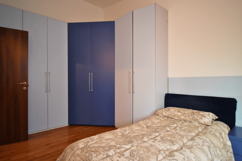 Proponiamo in vendita un elegante attico situato in Viale Verona, in una posizione strategica che...