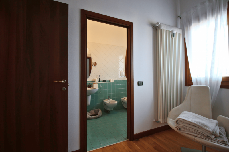 Proponiamo in vendita un elegante attico situato in Viale Verona, in una posizione strategica che...