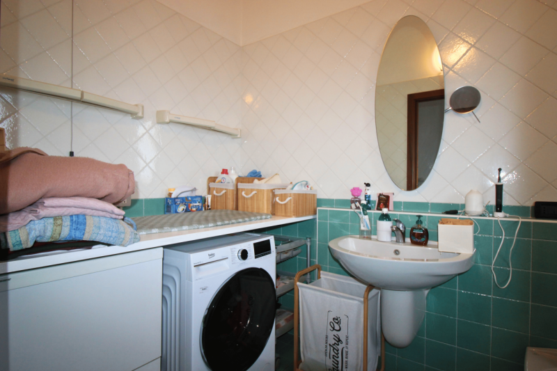 Proponiamo in vendita un elegante attico situato in Viale Verona, in una posizione strategica che...