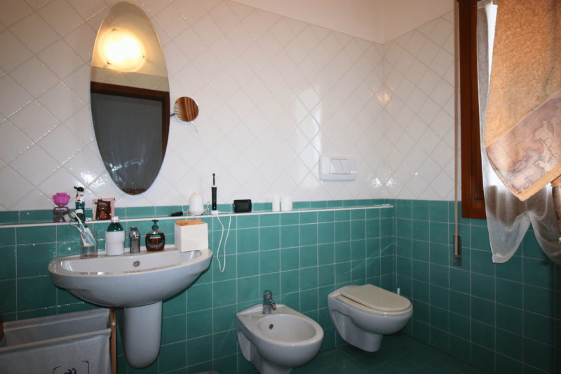 Proponiamo in vendita un elegante attico situato in Viale Verona, in una posizione strategica che...