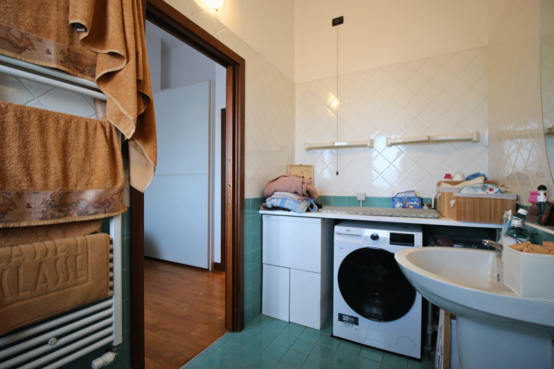 Proponiamo in vendita un elegante attico situato in Viale Verona, in una posizione strategica che...