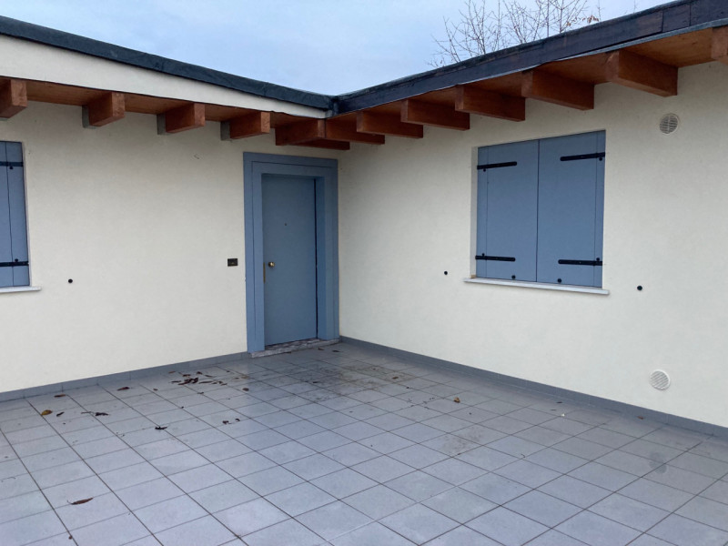 Piove di Sacco vendesi area edificabile per capannone artigianale/industriale già dotata di uffic...