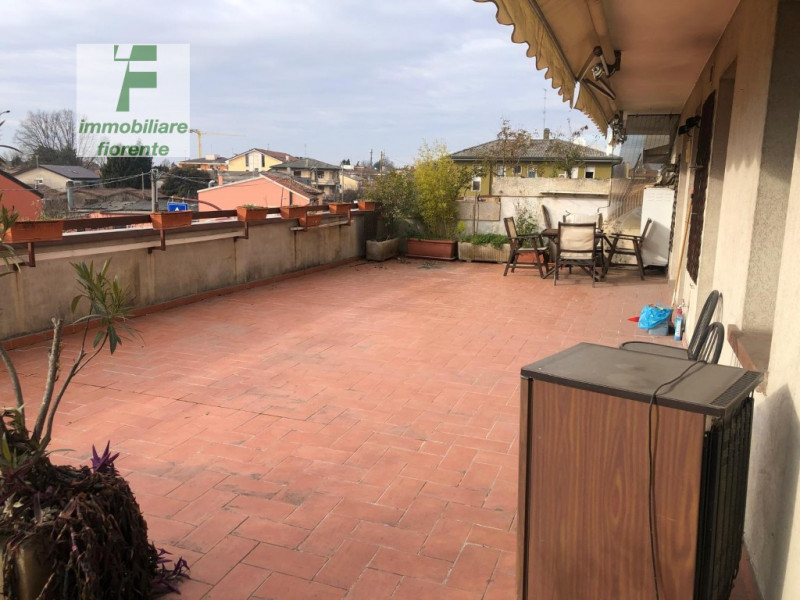 AFFITTASI...CENTRALISSIMO, APPARTAMENTO AL 2° ED ULTIMO PIANO IN CONDOMINIO DOTATO DI ASCENSORE.....