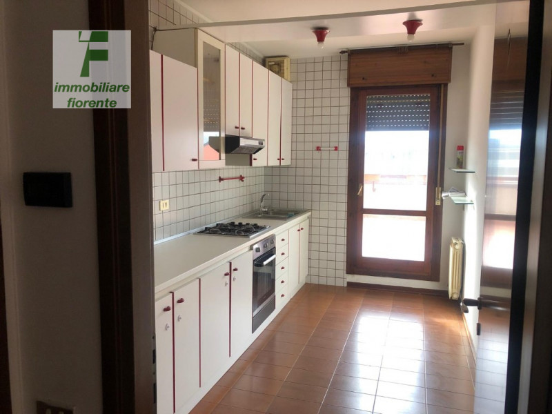 AFFITTASI...CENTRALISSIMO, APPARTAMENTO AL 2° ED ULTIMO PIANO IN CONDOMINIO DOTATO DI ASCENSORE.....