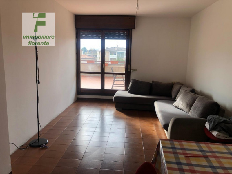 AFFITTASI...CENTRALISSIMO, APPARTAMENTO AL 2° ED ULTIMO PIANO IN CONDOMINIO DOTATO DI ASCENSORE.....