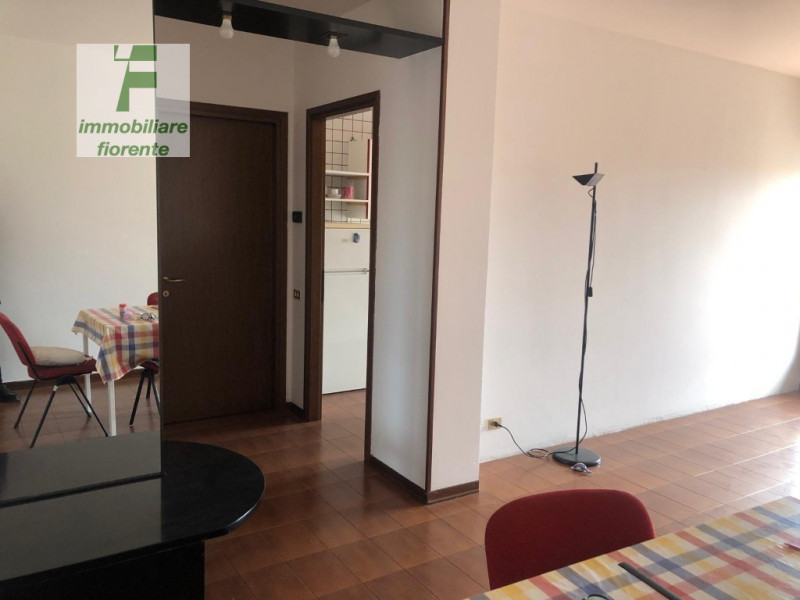 AFFITTASI...CENTRALISSIMO, APPARTAMENTO AL 2° ED ULTIMO PIANO IN CONDOMINIO DOTATO DI ASCENSORE.....