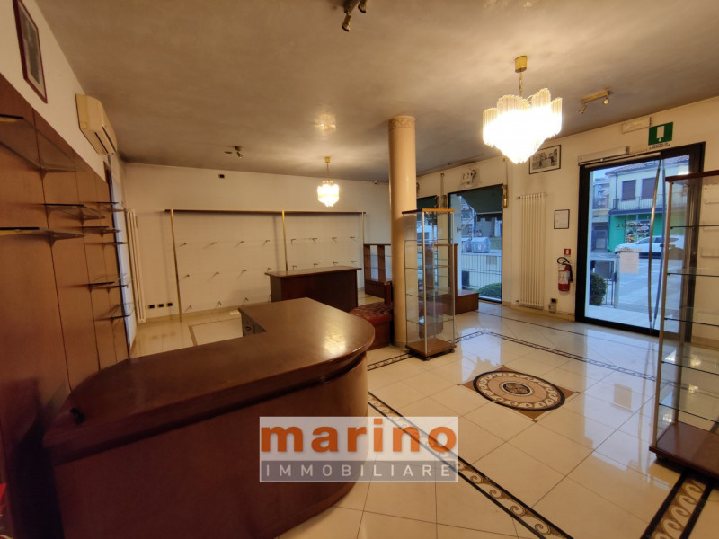 PADOVA PIAZZALE STANGA
Affittasi negozio con grande visibilità affacciato sulla rotatoria di Piaz...