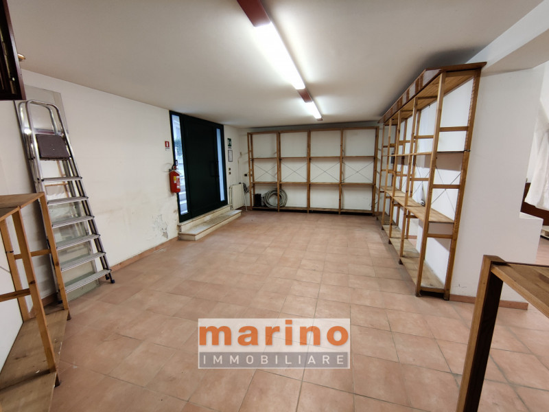 PADOVA PIAZZALE STANGA
Affittasi magazzino seminterrato finestrato in palazzina a destinazione co...