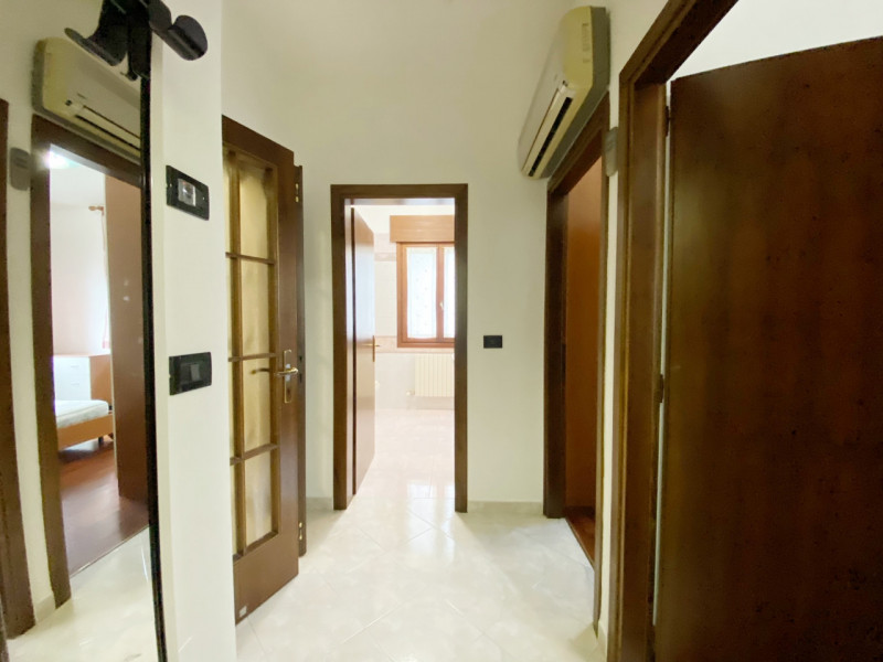 (Per INFO Mara 3481536890) A Meolo, in posizione centrale e comoda ai servizi, proponiamo apparta...