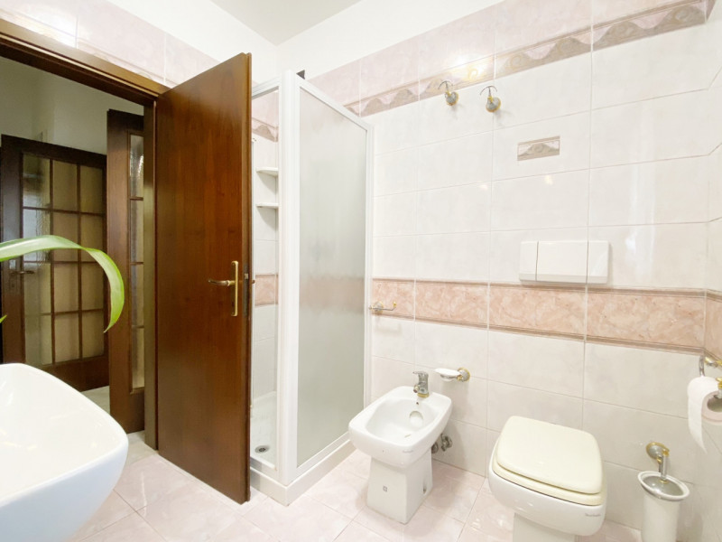 (Per INFO Mara 3481536890) A Meolo, in posizione centrale e comoda ai servizi, proponiamo apparta...