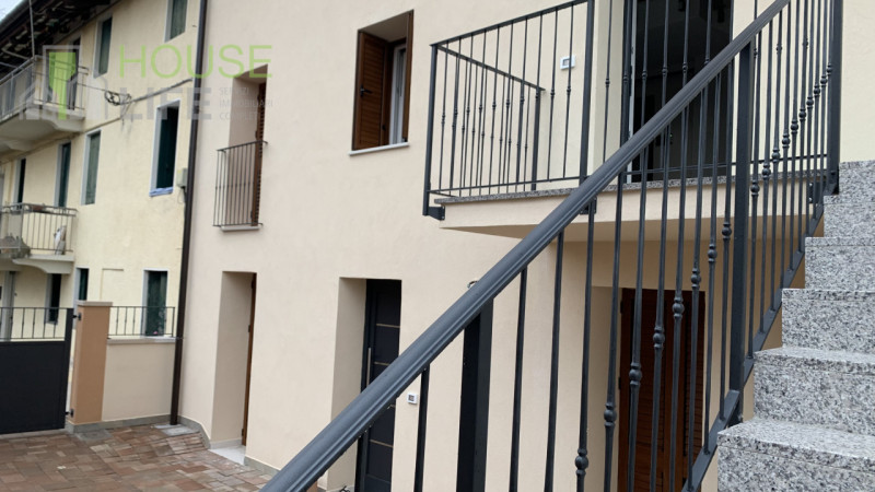 SCHIO-CENTRO: In contesto di sole tre unità di nuova ristrutturazione integrale, luminoso e spazi...