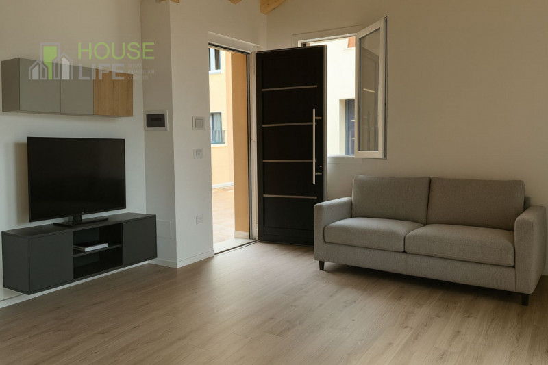 SCHIO - CENTRO: In contesto di tre unità di nuova ristrutturazione integrale, particolare MINI AP...