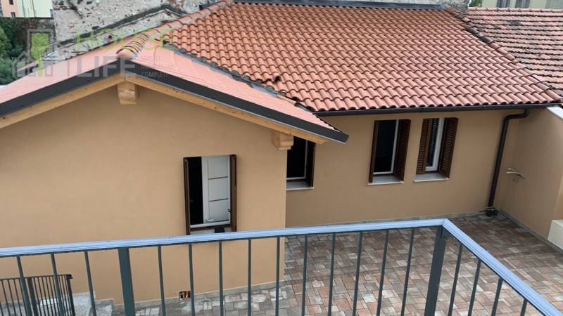 SCHIO - CENTRO: In contesto di tre unità di nuova ristrutturazione integrale, particolare MINI AP...