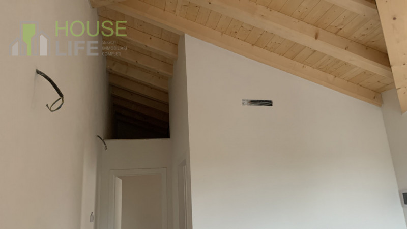 SCHIO - CENTRO: In contesto di tre unità di nuova ristrutturazione integrale, particolare MINI AP...