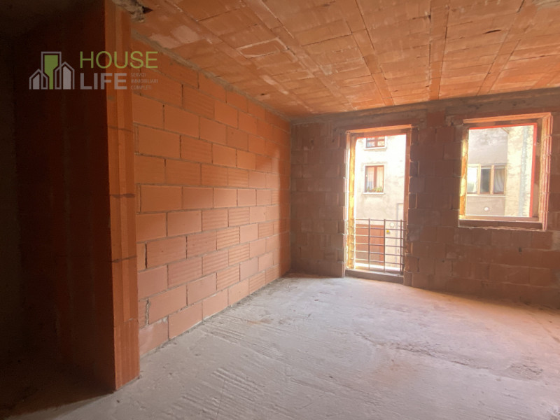 PIOVENE ROCCHETTE-CENTRO: posizionata all'interno di una corte del centro storico, CASA A SCHIERA...