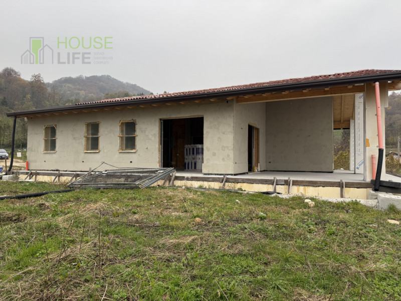 MONTE DI MALO: A 10 minuti dal paese di Malo VILLETTA indipendente Eco-Green in costruzione posta...