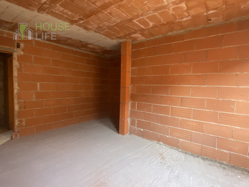 PIOVENE ROCCHETTE-CENTRO: posizionata all'interno di una corte del centro paese, CASA A SCHIERA d...