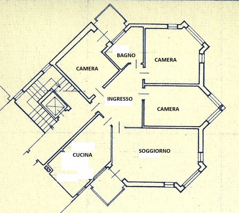 Proponiamo in affitto ampio e luminoso appartamento tricamere di circa 100 mq, situato a pochi mi...
