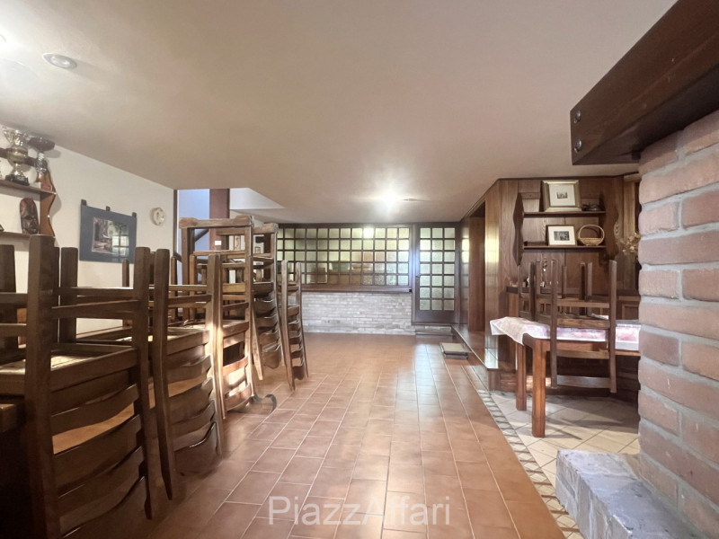 Si propone in Comune di Correzzola Villa Singola dalle generose dimensioni interne ed esterne, in...