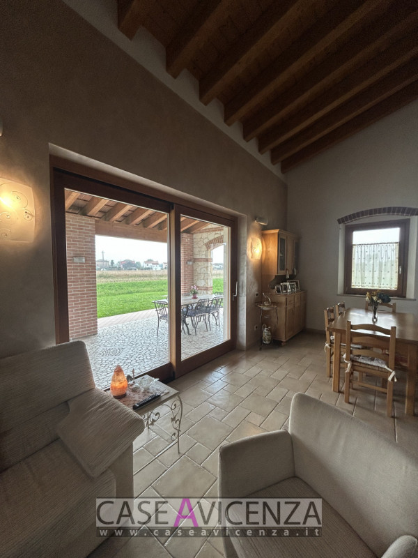 GRISIGNANO DI ZOCCO - C.E IN FASE DI DEFINIZIONE- Villa singola di ampie dimensioni (oltre 380 mq...