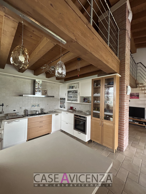 GRISIGNANO DI ZOCCO - C.E IN FASE DI DEFINIZIONE- Villa singola di ampie dimensioni (oltre 380 mq...