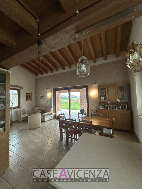 GRISIGNANO DI ZOCCO - C.E IN FASE DI DEFINIZIONE- Villa singola di ampie dimensioni (oltre 380 mq...