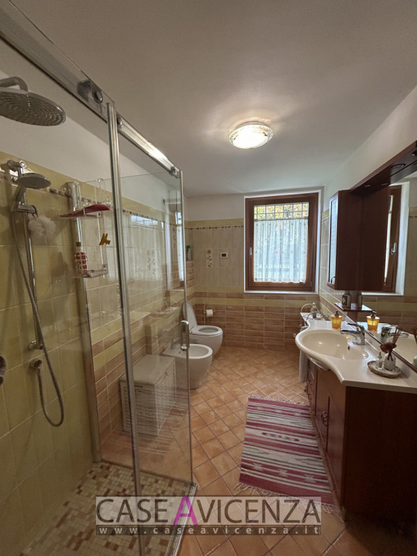 GRISIGNANO DI ZOCCO - C.E IN FASE DI DEFINIZIONE- Villa singola di ampie dimensioni (oltre 380 mq...