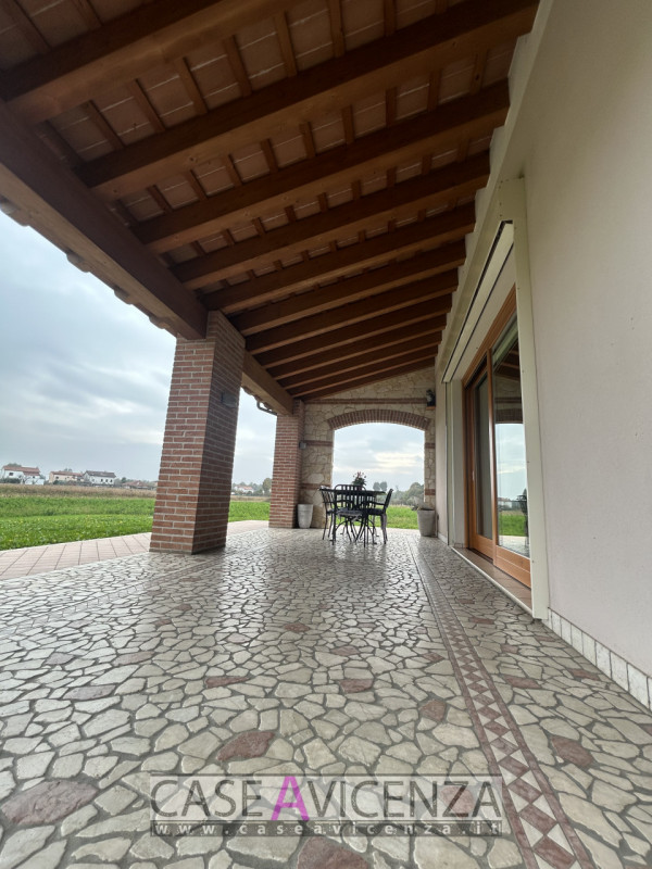 GRISIGNANO DI ZOCCO - C.E IN FASE DI DEFINIZIONE- Villa singola di ampie dimensioni (oltre 380 mq...