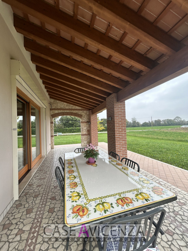 GRISIGNANO DI ZOCCO - C.E IN FASE DI DEFINIZIONE- Villa singola di ampie dimensioni (oltre 380 mq...