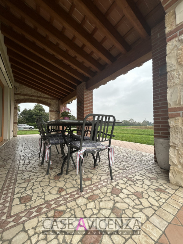 GRISIGNANO DI ZOCCO - C.E IN FASE DI DEFINIZIONE- Villa singola di ampie dimensioni (oltre 380 mq...