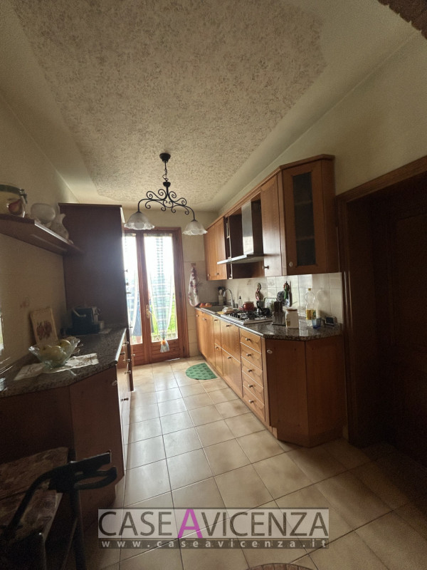 GRISIGNANO DI ZOCCO - C.E IN FASE DI DEFINIZIONE- Villa singola di ampie dimensioni (oltre 380 mq...