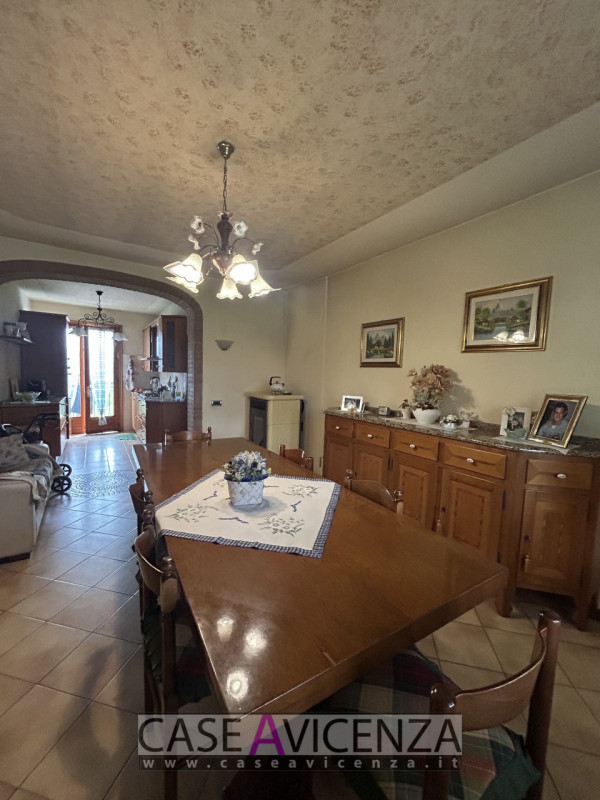 GRISIGNANO DI ZOCCO - C.E IN FASE DI DEFINIZIONE- Villa singola di ampie dimensioni (oltre 380 mq...