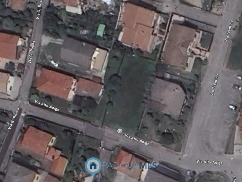 Immobile in esclusiva al Gruppo Padova MLS
In un'ottima posizione nel cuore del comune di Campono...