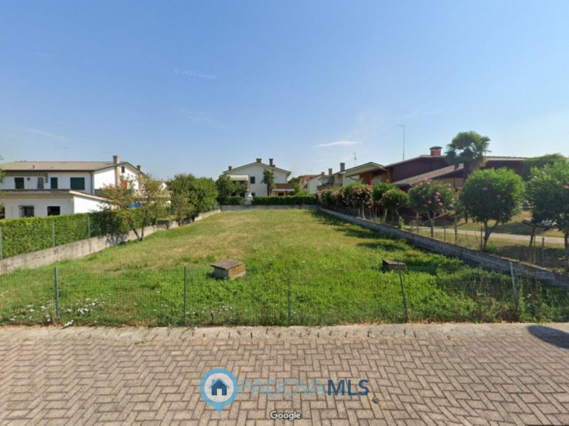 Immobile in esclusiva al Gruppo Padova MLS
In un'ottima posizione nel cuore del comune di Campono...