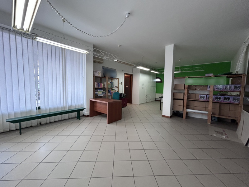 RIF: FR500 VEGGIANO - PADOVA Proponiamo in vendita locale commerciale adibito ad ufficio di 150 m...