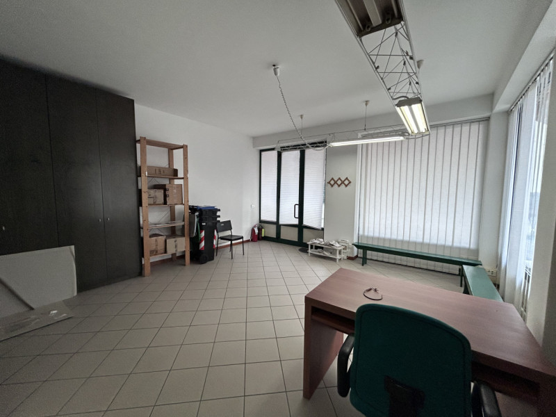 RIF: FR500 VEGGIANO - PADOVA Proponiamo in vendita locale commerciale adibito ad ufficio di 150 m...